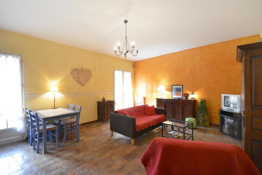 Le Mas De Trevouse Saint-Saturnin-les-Avignon Екстер'єр фото