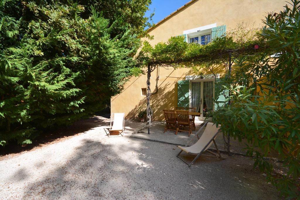 Le Mas De Trevouse Saint-Saturnin-les-Avignon Екстер'єр фото